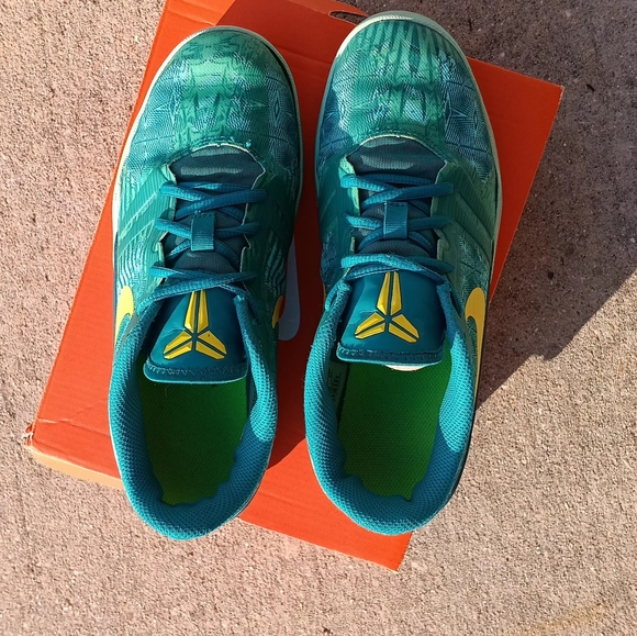 RARE Vintage Nike Kobe Mentality 2015 'Green Yellow' Wo.7 (5.5Y) - Picture 7 of 9